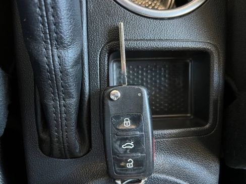 Used 2012 Volkswagen Beetle Turbo FWD image 18