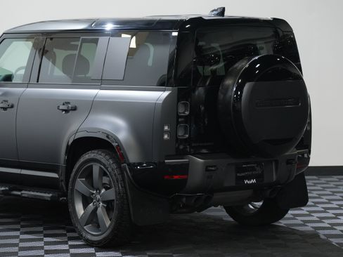Used 2025 Land Rover Defender 110 V8 AWD/4WD image 14