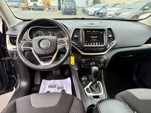 Used 2014 Jeep Cherokee Latitude w/ Cold Weather Group AWD/4WD image 9