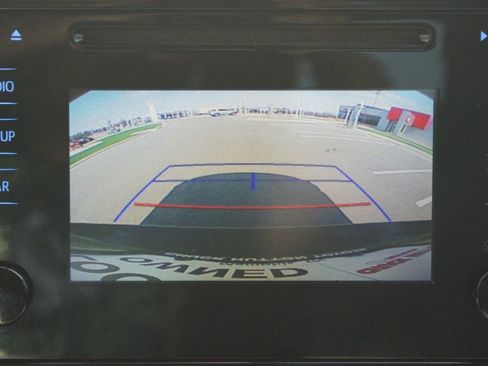 Used 2017 Toyota Corolla LE image 6