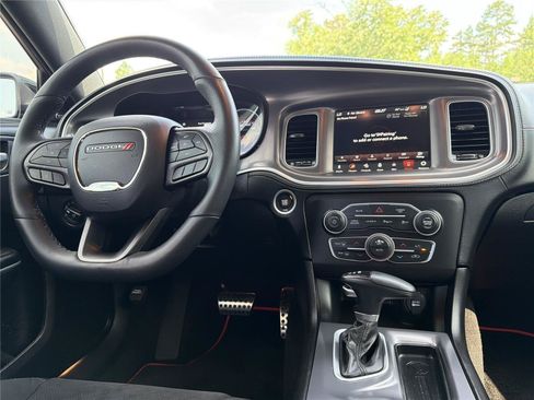 Used 2022 Dodge Charger Scat Pack w/ Dynamics Package RWD image 10