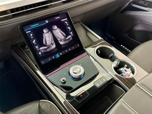 Used 2025 Cadillac Escalade ESV Premium Luxury image 20