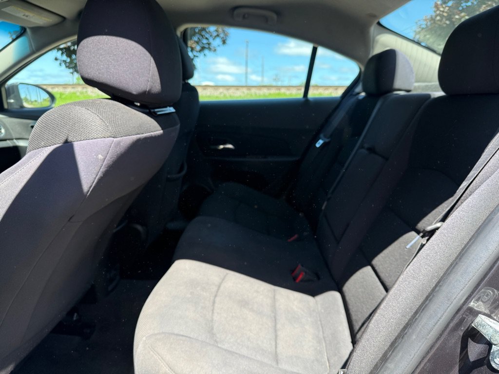 Used 2015 Chevrolet Cruze LT w/ Technology Package FWD image 11