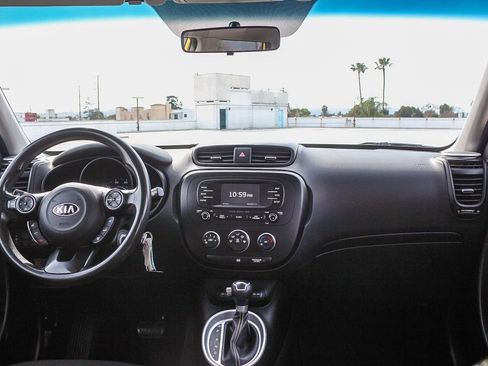 Used 2016 Kia Soul + image 12