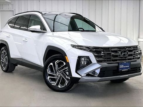 Certified 2025 Hyundai Tucson Limited AWD/4WD image 35