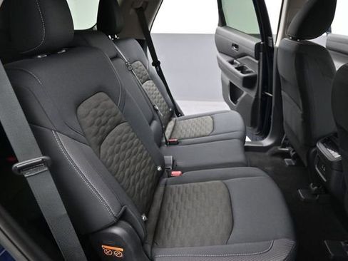 Used 2025 Nissan Pathfinder SV FWD image 23