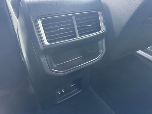 Used 2025 Volkswagen Atlas Cross Sport SE image 25