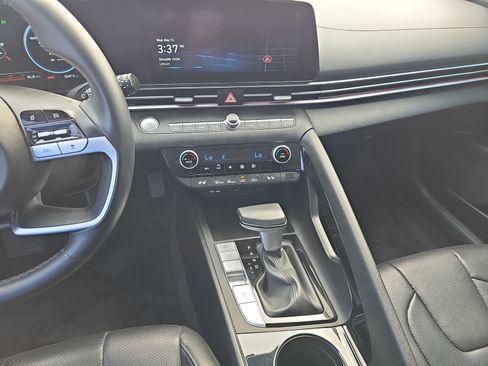 Used 2022 Hyundai Elantra Limited FWD image 21