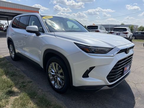 Used 2025 Toyota Grand Highlander AWD image 7