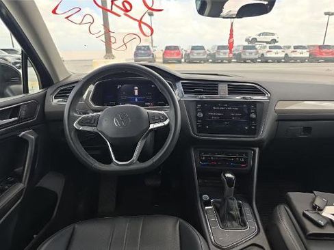 Used 2023 Volkswagen Tiguan SE w/ Panoramic Sunroof Package image 7