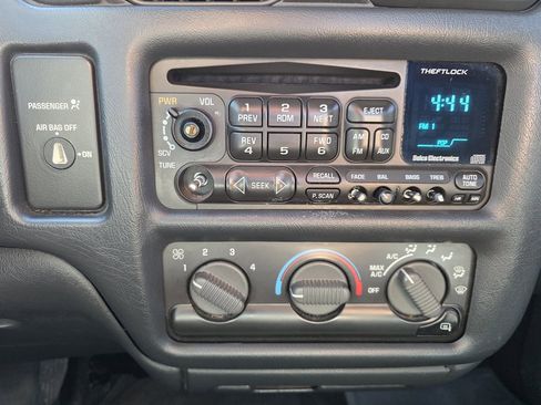 Used 2000 Chevrolet S10 Pickup LS w/ Preferred Equipment Group image 20