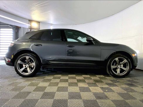 Certified 2024 Porsche Macan image 8