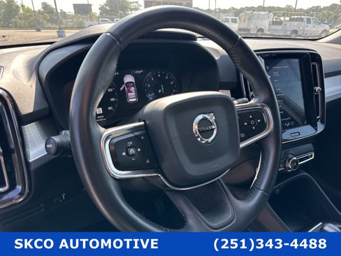Used 2020 Volvo XC40 T5 Momentum image 18