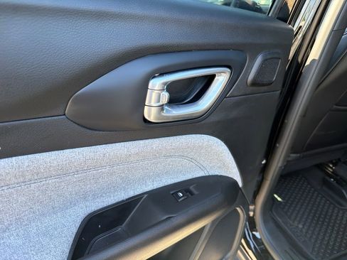 Used 2023 Jeep Compass Latitude w/ Sun and Sound Group image 21