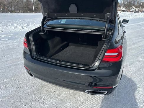 Used 2018 BMW 740i xDrive image 13