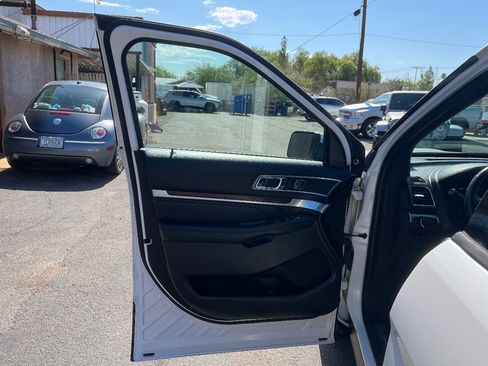 Used 2018 Ford Explorer Limited w/ Equipment Group 301A AWD/4WD image 29