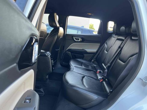 Used 2025 Jeep Compass Limited AWD/4WD image 5