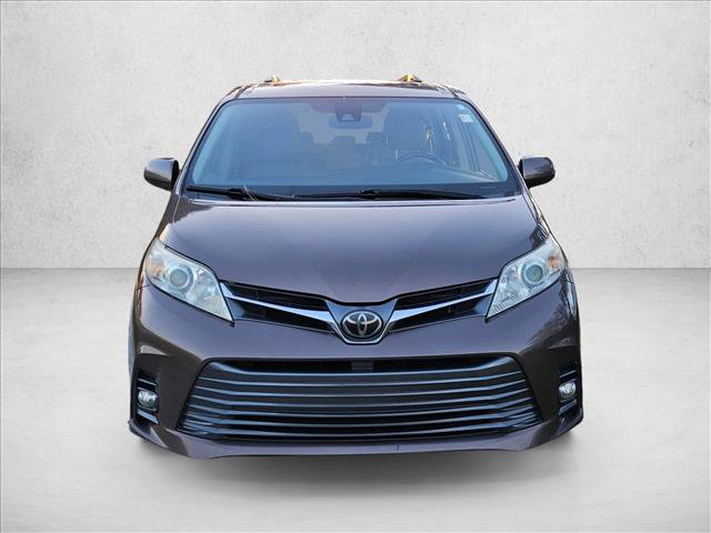 Used 2019 Toyota Sienna XLE FWD image 2