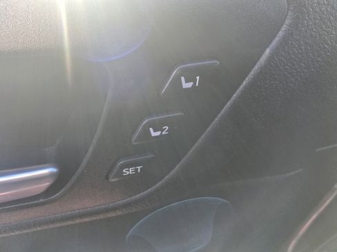 Certified 2016 Toyota Highlander Limited Platinum image 17