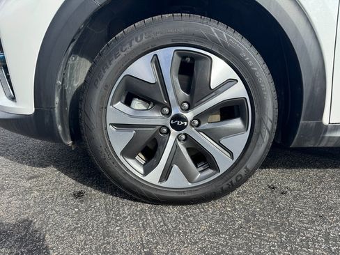 Used 2022 Kia Niro EX Premium image 9
