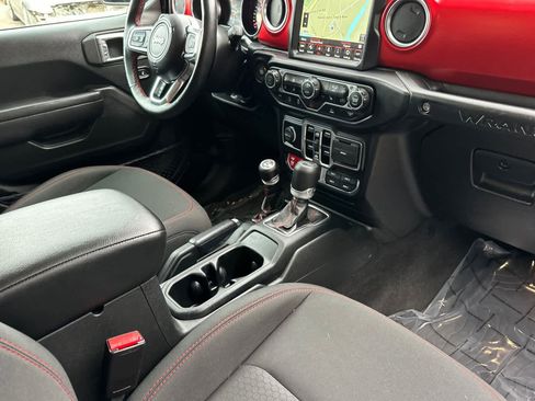 Used 2022 Jeep Wrangler Unlimited Rubicon w/ LED Lighting Group AWD/4WD image 16