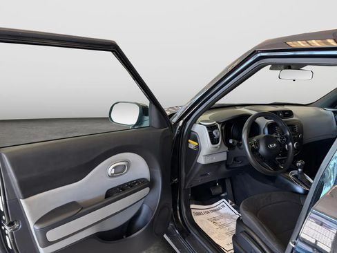 Used 2016 Kia Soul FWD image 11