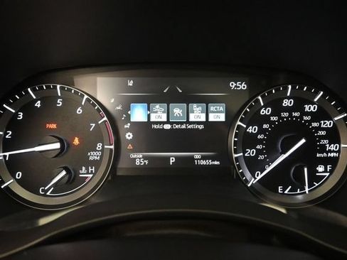 Used 2021 Toyota Highlander XSE FWD image 12