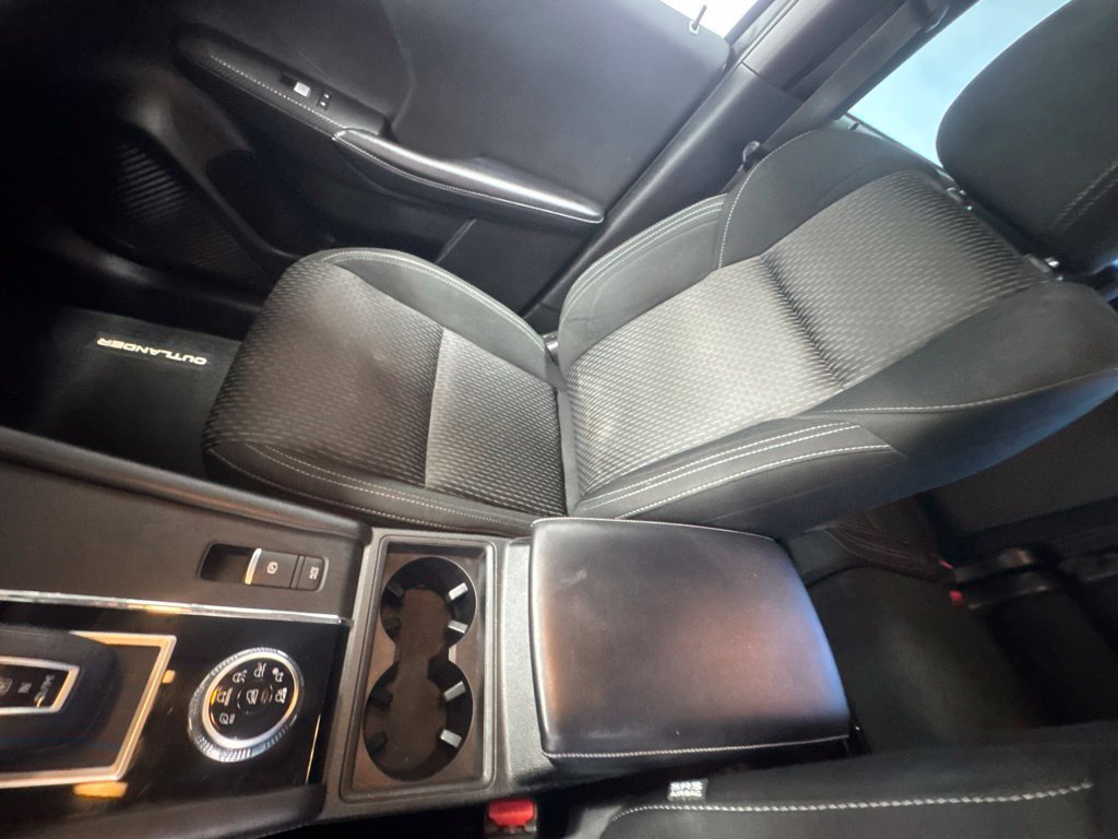 Used 2022 Mitsubishi Outlander ES AWD/4WD image 23