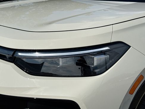 New 2026 Volkswagen Tiguan SE R-Line FWD image 9
