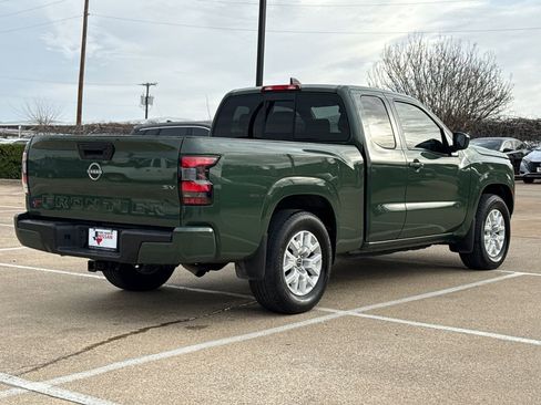 Used 2022 Nissan Frontier SV image 9