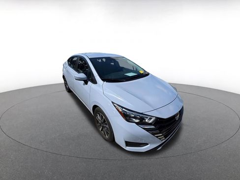 Used 2025 Nissan Versa SV image 2