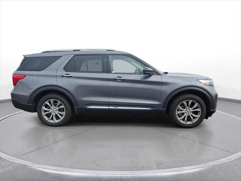 Used 2022 Ford Explorer Limited w/ Equipment Group 301A image 9