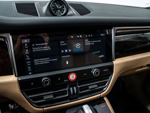 Used 2025 Porsche Macan image 17