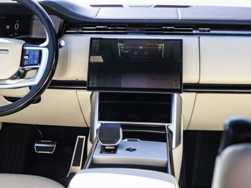 New 2025 Land Rover Range Rover SE image 20