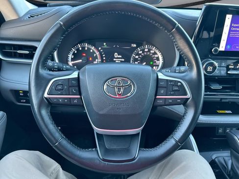 Used 2023 Toyota Highlander XLE AWD/4WD image 15