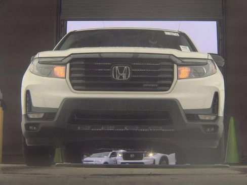 Used 2023 Honda Ridgeline Sport image 3