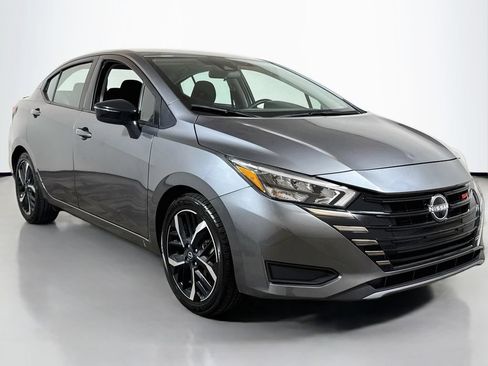 Used 2025 Nissan Versa SR FWD image 3