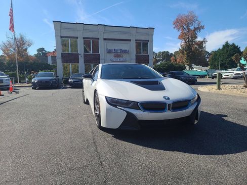 Used 2016 BMW i8 image 1
