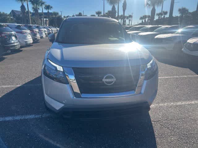 Used 2024 Nissan Pathfinder SV FWD image 6