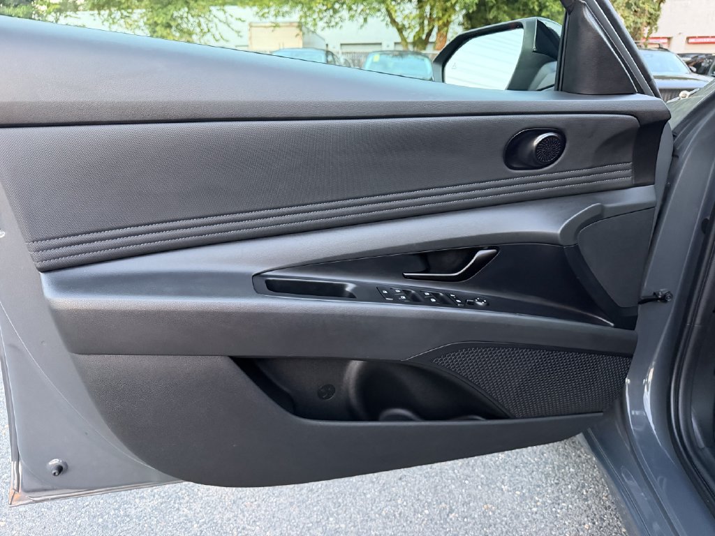 Used 2025 Hyundai Elantra SEL FWD image 18
