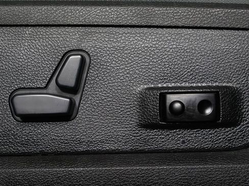 Used 2019 RAM 1500 Classic Warlock image 23