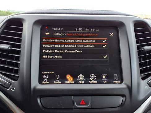 Used 2017 Jeep Cherokee Latitude FWD image 14