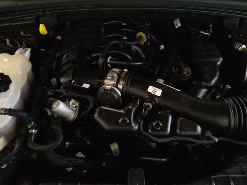 Used 2023 Jeep Grand Cherokee Laredo RWD image 30