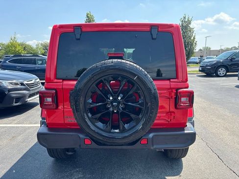 Used 2025 Jeep Wrangler Unlimited Sahara w/ Safety Group AWD/4WD image 4