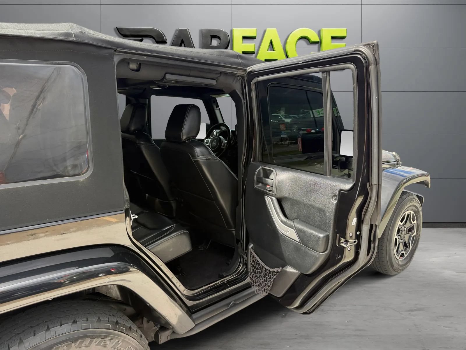 Used 2016 Jeep Wrangler Unlimited Rubicon AWD/4WD image 19