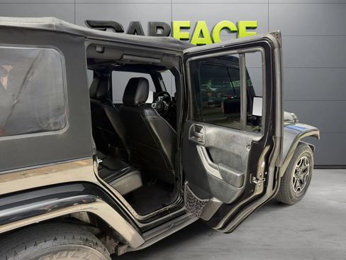 Used 2016 Jeep Wrangler Unlimited Rubicon AWD/4WD image 19