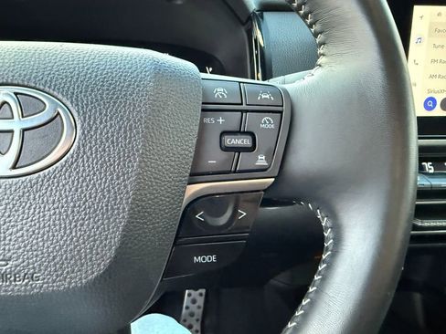 Used 2025 Toyota Camry SE image 21