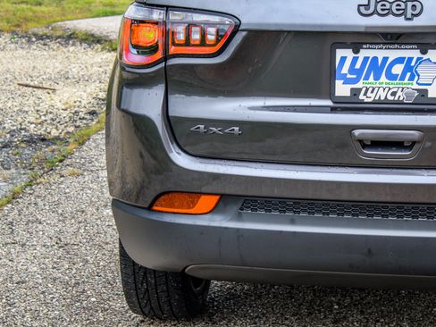Used 2021 Jeep Compass Latitude w/ Sun and Sound Group AWD/4WD image 15