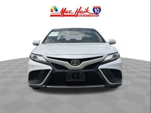 Used 2018 Toyota Camry XSE FWD image 3