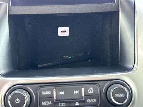 Used 2015 Chevrolet Suburban LT image 30